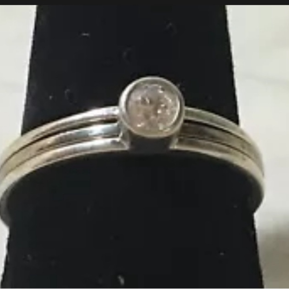 Elegant Silver Ring with Clear Gemstone